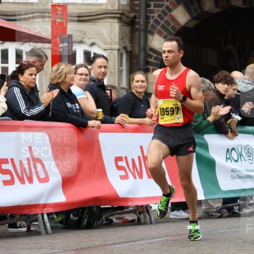 13.09.2026 - 21. swb-Marathon Bremen Strokosch-Dieckow http://msf.ph/oto/10283315 13.09.2026 10:29:19 Ziel 10597, 13604, 13614, 11234, 13517, 13542, 13557 meine-sportfotos.de