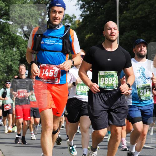 13.09.2026 - 21. swb-Marathon Bremen TobiasT http://msf.ph/oto/10283341 13.09.2026 12:04:31 Laufen 354, 1459, 3989, 9892, 21, 26, 2861 meine-sportfotos.de