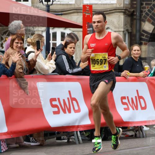 13.09.2026 - 21. swb-Marathon Bremen Strokosch-Dieckow http://msf.ph/oto/10283347 13.09.2026 10:29:20 Ziel 10597, 13604, 13614, 11234, 13517, 13542, 13557 meine-sportfotos.de