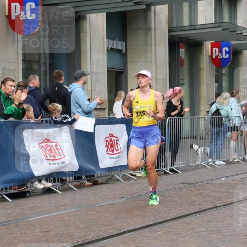 13.09.2026 - 21. swb-Marathon Bremen Strokosch-Dieckow http://msf.ph/oto/10283356 13.09.2026 10:33:39 Ziel 10797, 13541, 10366, 10475, 11059, 11481, 11652, 12459, 13530 meine-sportfotos.de