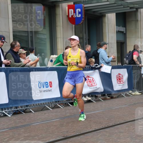 13.09.2026 - 21. swb-Marathon Bremen Strokosch-Dieckow http://msf.ph/oto/10283367 13.09.2026 10:33:40 Ziel 10797, 13541, 10366, 10475, 11059, 11481, 11652, 12459, 13530 meine-sportfotos.de