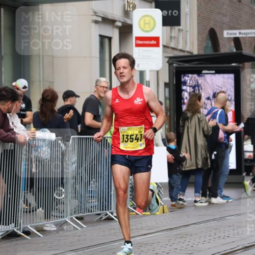 13.09.2026 - 21. swb-Marathon Bremen Strokosch-Dieckow http://msf.ph/oto/10283408 13.09.2026 10:33:44 Ziel 10797, 13605, 10366, 10475, 11059, 11481, 11652, 12459, 13530, 13541 meine-sportfotos.de
