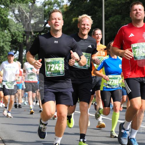 13.09.2026 - 21. swb-Marathon Bremen TobiasT http://msf.ph/oto/10283417 13.09.2026 12:04:52 Laufen 1, 7242, 5433, 21, 5434, 71, 794, 7790 meine-sportfotos.de