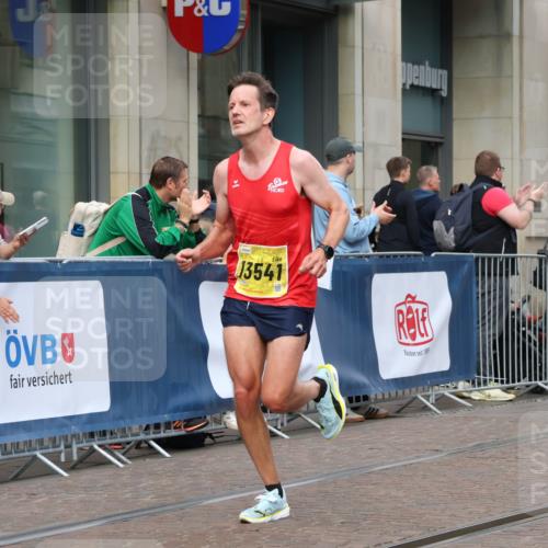 13.09.2026 - 21. swb-Marathon Bremen Strokosch-Dieckow http://msf.ph/oto/10283432 13.09.2026 10:33:47 Ziel 10797, 13605, 13610, 10366, 10475, 11059, 11481, 11652, 12459, 13530, 13541 meine-sportfotos.de