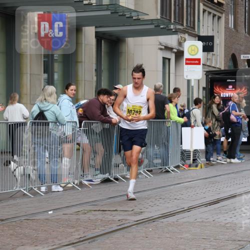 13.09.2026 - 21. swb-Marathon Bremen Strokosch-Dieckow http://msf.ph/oto/10283445 13.09.2026 10:33:49 Ziel 13605, 13610, 13633, 10366, 10475, 10797, 11059, 11481, 12459, 13530, 13541 meine-sportfotos.de
