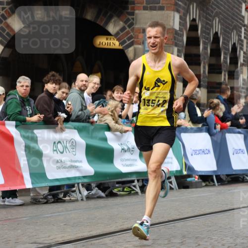 13.09.2026 - 21. swb-Marathon Bremen Strokosch-Dieckow http://msf.ph/oto/10283455 13.09.2026 10:29:38 Ziel 10597, 13517, 13542, 13557, 13510, 13579 meine-sportfotos.de