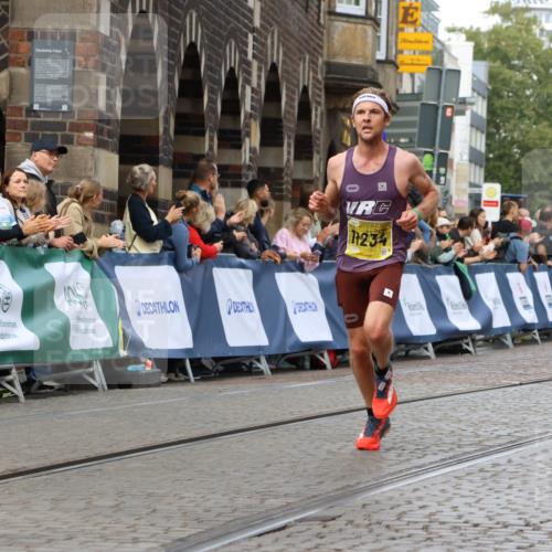 13.09.2026 - 21. swb-Marathon Bremen Strokosch-Dieckow http://msf.ph/oto/10283481 13.09.2026 10:29:44 Ziel 13517, 13542, 13557 meine-sportfotos.de