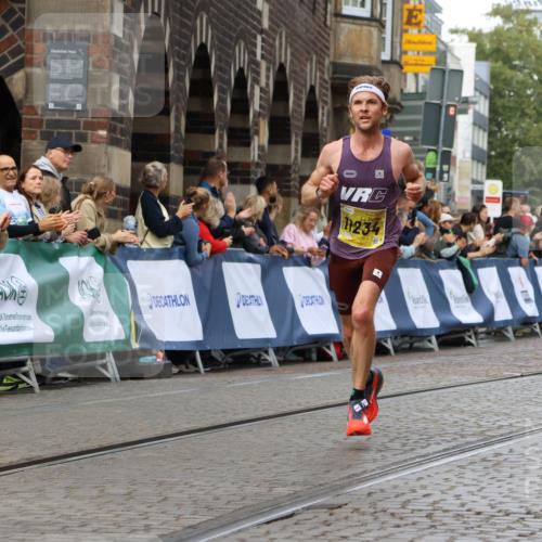 13.09.2026 - 21. swb-Marathon Bremen Strokosch-Dieckow http://msf.ph/oto/10283487 13.09.2026 10:29:44 Ziel 13517, 13542, 13557 meine-sportfotos.de