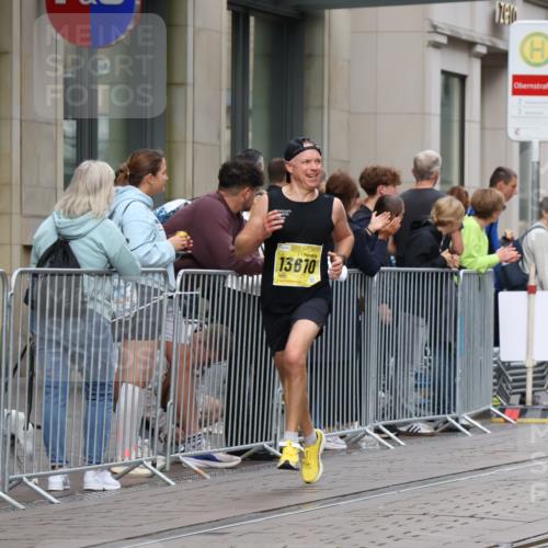 13.09.2026 - 21. swb-Marathon Bremen Strokosch-Dieckow http://msf.ph/oto/10283505 13.09.2026 10:34:13 Ziel 10818, 11418, 13633, 13637, 10797, 13605, 13610 meine-sportfotos.de