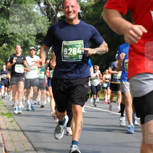 13.09.2026 - 21. swb-Marathon Bremen TobiasT http://msf.ph/oto/10283523 13.09.2026 12:05:16 Laufen 9264, 8222, 21, 26, 7 meine-sportfotos.de