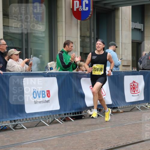 13.09.2026 - 21. swb-Marathon Bremen Strokosch-Dieckow http://msf.ph/oto/10283529 13.09.2026 10:34:16 Ziel 10818, 11418, 12413, 12540, 13637, 13605, 13610, 13633 meine-sportfotos.de