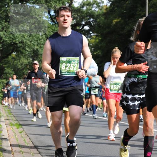 13.09.2026 - 21. swb-Marathon Bremen TobiasT http://msf.ph/oto/10283555 13.09.2026 12:05:25 Laufen 548, 8252, 21, 26, 8526, 222 meine-sportfotos.de