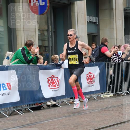 13.09.2026 - 21. swb-Marathon Bremen Strokosch-Dieckow http://msf.ph/oto/10283641 13.09.2026 10:34:36 Ziel 11197, 11964, 12358, 12413, 12540, 13588, 13601, 13625, 10818, 11418, 13610, 13633, 13637 meine-sportfotos.de