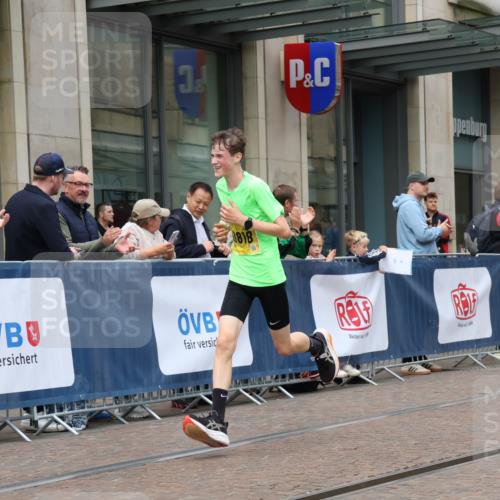 13.09.2026 - 21. swb-Marathon Bremen Strokosch-Dieckow http://msf.ph/oto/10283666 13.09.2026 10:34:38 Ziel 10261, 10262, 11197, 11964, 12358, 12413, 12540, 13505, 13560, 13588, 13601, 13625, 10818, 11418, 13633, 13637 meine-sportfotos.de