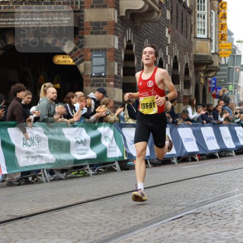 13.09.2026 - 21. swb-Marathon Bremen Strokosch-Dieckow http://msf.ph/oto/10283670 13.09.2026 10:30:23 Ziel 13561, 12458, 13603 meine-sportfotos.de