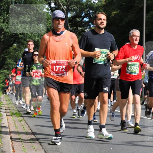 13.09.2026 - 21. swb-Marathon Bremen TobiasT http://msf.ph/oto/10283699 13.09.2026 12:06:12 Laufen 840, 1772, 21, 4702 meine-sportfotos.de