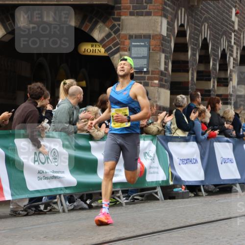 13.09.2026 - 21. swb-Marathon Bremen Strokosch-Dieckow http://msf.ph/oto/10283746 13.09.2026 10:30:26 Ziel 13522, 13561, 12458, 13603 meine-sportfotos.de