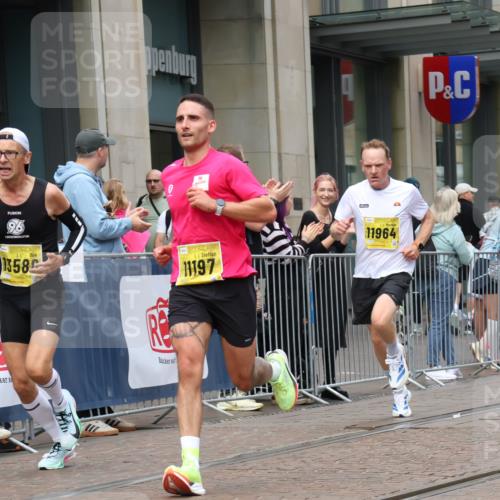 13.09.2026 - 21. swb-Marathon Bremen Strokosch-Dieckow http://msf.ph/oto/10283803 13.09.2026 10:34:53 Ziel 10261, 10262, 10994, 11068, 11512, 13505, 13514, 13540, 13560, 13590, 13619, 13625, 10818, 11197, 11964, 12358, 12413, 12540, 13588, 13601, 13625, 13637 meine-sportfotos.de