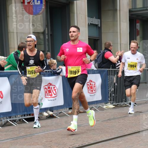 13.09.2026 - 21. swb-Marathon Bremen Strokosch-Dieckow http://msf.ph/oto/10283808 13.09.2026 10:34:53 Ziel 10261, 10262, 10994, 11068, 11512, 13505, 13514, 13540, 13560, 13590, 13619, 13625, 10818, 11197, 11964, 12358, 12413, 12540, 13588, 13601, 13625, 13637 meine-sportfotos.de
