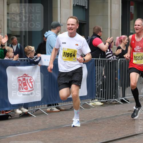 13.09.2026 - 21. swb-Marathon Bremen Strokosch-Dieckow http://msf.ph/oto/10283821 13.09.2026 10:34:54 Ziel 10261, 10262, 10994, 11068, 11176, 11512, 13505, 13514, 13540, 13560, 13590, 13619, 10818, 11197, 11964, 12358, 12413, 12540, 13588, 13601, 13625, 13637 meine-sportfotos.de