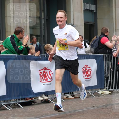 13.09.2026 - 21. swb-Marathon Bremen Strokosch-Dieckow http://msf.ph/oto/10283826 13.09.2026 10:34:54 Ziel 10261, 10262, 10994, 11068, 11176, 11512, 13505, 13514, 13540, 13560, 13590, 13619, 10818, 11197, 11964, 12358, 12413, 12540, 13588, 13601, 13625, 13637 meine-sportfotos.de
