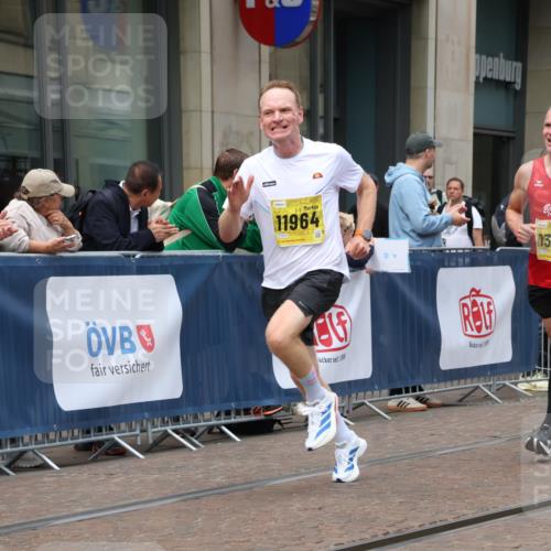 13.09.2026 - 21. swb-Marathon Bremen Strokosch-Dieckow http://msf.ph/oto/10283833 13.09.2026 10:34:54 Ziel 10261, 10262, 10994, 11068, 11176, 11512, 13505, 13514, 13540, 13560, 13590, 13619, 10818, 11197, 11964, 12358, 12413, 12540, 13588, 13601, 13625, 13637 meine-sportfotos.de