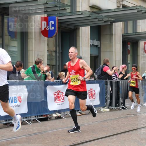 13.09.2026 - 21. swb-Marathon Bremen Strokosch-Dieckow http://msf.ph/oto/10283841 13.09.2026 10:34:55 Ziel 10261, 10262, 10994, 11068, 11176, 11345, 11512, 13505, 13514, 13540, 13560, 13590, 13619, 10818, 11197, 11964, 12358, 12413, 12540, 13588, 13601, 13625, 13637 meine-sportfotos.de