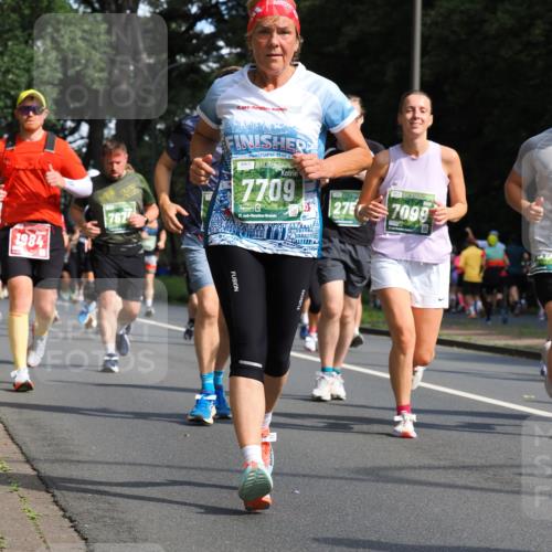 13.09.2026 - 21. swb-Marathon Bremen TobiasT http://msf.ph/oto/10283906 13.09.2026 12:07:02 Laufen 26, 1984, 7672, 7709, 21, 888995, 275, 7099 meine-sportfotos.de