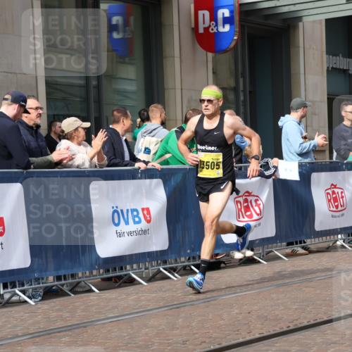 13.09.2026 - 21. swb-Marathon Bremen Strokosch-Dieckow http://msf.ph/oto/10283951 13.09.2026 10:35:06 Ziel 10994, 11068, 11176, 11345, 11512, 12289, 13514, 13540, 13583, 13590, 13619, 10261, 10262, 11197, 11964, 12358, 12413, 13505, 13560, 13588, 13601, 13625 meine-sportfotos.de