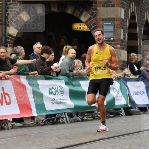 13.09.2026 - 21. swb-Marathon Bremen Strokosch-Dieckow http://msf.ph/oto/10283960 13.09.2026 10:31:00 Ziel 12458, 13537, 13603, 13572, 13602 meine-sportfotos.de