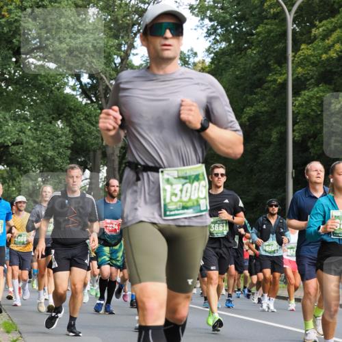 13.09.2026 - 21. swb-Marathon Bremen TobiasT http://msf.ph/oto/10283963 13.09.2026 12:07:16 Laufen 4008, 1694, 13006, 3661, 5201, 683 meine-sportfotos.de