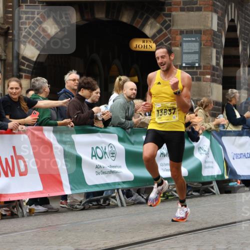 13.09.2026 - 21. swb-Marathon Bremen Strokosch-Dieckow http://msf.ph/oto/10283965 13.09.2026 10:31:00 Ziel 12458, 13537, 13603, 13572, 13602 meine-sportfotos.de