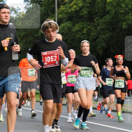 13.09.2026 - 21. swb-Marathon Bremen TobiasT http://msf.ph/oto/10283979 13.09.2026 12:07:25 Laufen 2432, 1052, 21, 6620, 10132, 9912, 2201 meine-sportfotos.de
