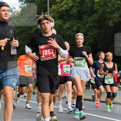13.09.2026 - 21. swb-Marathon Bremen TobiasT http://msf.ph/oto/10283986 13.09.2026 12:07:25 Laufen 1052, 21, 26, 10132, 6670, 2201 meine-sportfotos.de