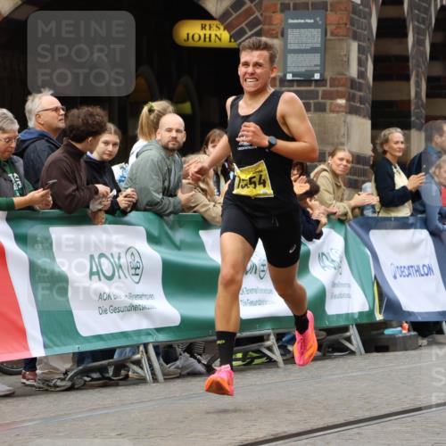 13.09.2026 - 21. swb-Marathon Bremen Strokosch-Dieckow http://msf.ph/oto/10284011 13.09.2026 10:31:03 Ziel 12458, 13537, 13554, 13603, 13602 meine-sportfotos.de