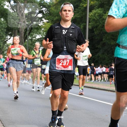 13.09.2026 - 21. swb-Marathon Bremen TobiasT http://msf.ph/oto/10284071 13.09.2026 12:07:45 Laufen 24, 418, 297 meine-sportfotos.de
