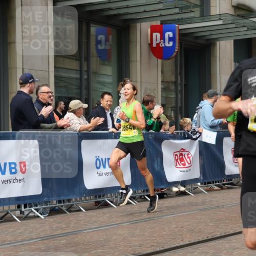 13.09.2026 - 21. swb-Marathon Bremen Strokosch-Dieckow http://msf.ph/oto/10284072 13.09.2026 10:35:19 Ziel 11176, 11345, 12289, 13558, 13583, 10261, 10262, 10994, 11068, 11176, 11512, 13505, 13514, 13540, 13560, 13590, 13619 meine-sportfotos.de