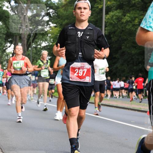 13.09.2026 - 21. swb-Marathon Bremen TobiasT http://msf.ph/oto/10284076 13.09.2026 12:07:45 Laufen 24, 4183, 7968, 297 meine-sportfotos.de