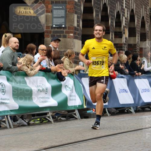 13.09.2026 - 21. swb-Marathon Bremen Strokosch-Dieckow http://msf.ph/oto/10284080 13.09.2026 10:31:14 Ziel 13537, 13554, 13572, 13630, 13571 meine-sportfotos.de
