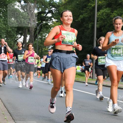 13.09.2026 - 21. swb-Marathon Bremen TobiasT http://msf.ph/oto/10284087 13.09.2026 12:07:47 Laufen 1236, 3257, 5565, 183, 21, 7166, 6486, 21 meine-sportfotos.de