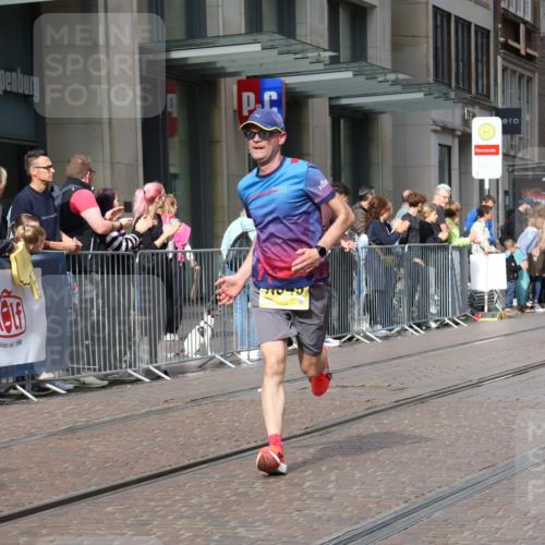 13.09.2026 - 21. swb-Marathon Bremen Strokosch-Dieckow http://msf.ph/oto/10284132 13.09.2026 10:35:23 Ziel 12289, 13558, 13583, 10261, 10262, 10994, 11068, 11176, 11345, 11512, 13505, 13514, 13540, 13560, 13590, 13619 meine-sportfotos.de