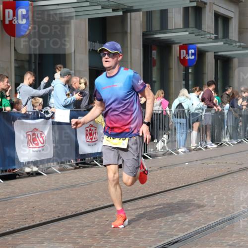 13.09.2026 - 21. swb-Marathon Bremen Strokosch-Dieckow http://msf.ph/oto/10284146 13.09.2026 10:35:24 Ziel 12289, 13558, 13583, 10261, 10262, 10994, 11068, 11176, 11345, 11512, 13505, 13514, 13540, 13560, 13583, 13590, 13619 meine-sportfotos.de