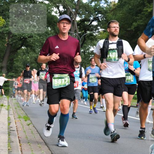13.09.2026 - 21. swb-Marathon Bremen TobiasT http://msf.ph/oto/10284155 13.09.2026 12:08:00 Laufen 409, 390, 8397, 5677, 25 meine-sportfotos.de
