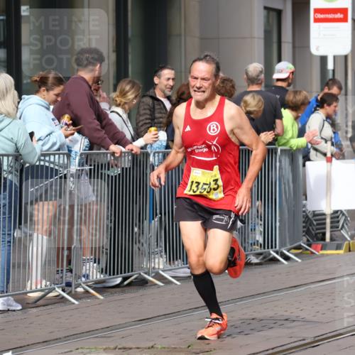 13.09.2026 - 21. swb-Marathon Bremen Strokosch-Dieckow http://msf.ph/oto/10284158 13.09.2026 10:35:25 Ziel 12289, 13558, 10261, 10262, 10994, 11068, 11176, 11345, 11512, 13505, 13514, 13540, 13560, 13583, 13590, 13619 meine-sportfotos.de