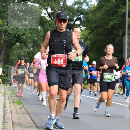 13.09.2026 - 21. swb-Marathon Bremen TobiasT http://msf.ph/oto/10284168 13.09.2026 12:08:06 Laufen 496, 9811 meine-sportfotos.de