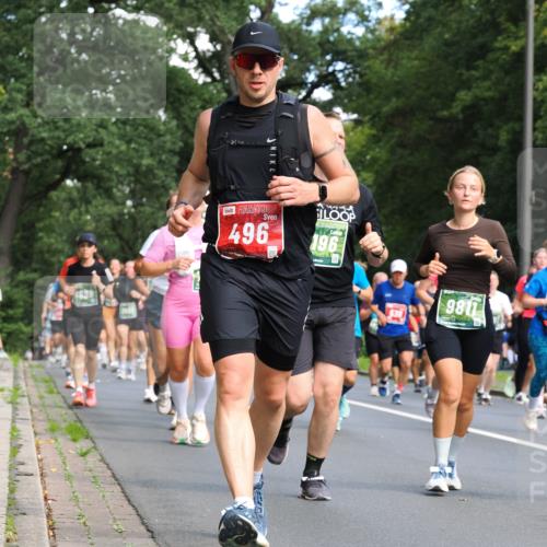 13.09.2026 - 21. swb-Marathon Bremen TobiasT http://msf.ph/oto/10284174 13.09.2026 12:08:06 Laufen 6838, 496, 196, 9811 meine-sportfotos.de