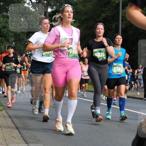 13.09.2026 - 21. swb-Marathon Bremen TobiasT http://msf.ph/oto/10284180 13.09.2026 12:08:08 Laufen 6888, 760, 5099, 5763, 229 meine-sportfotos.de