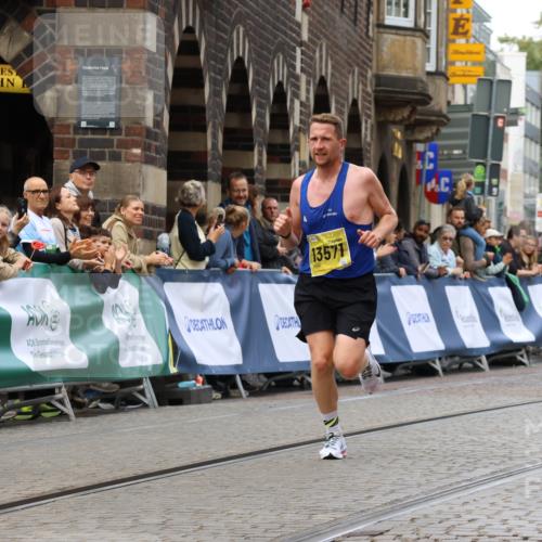 13.09.2026 - 21. swb-Marathon Bremen Strokosch-Dieckow http://msf.ph/oto/10284191 13.09.2026 10:31:29 Ziel 13572, 13602, 13504, 13643 meine-sportfotos.de