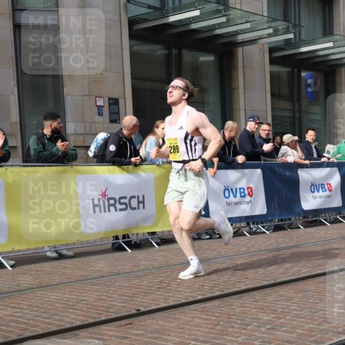 13.09.2026 - 21. swb-Marathon Bremen Strokosch-Dieckow http://msf.ph/oto/10284213 13.09.2026 10:35:33 Ziel 13534, 13558, 10994, 11068, 11176, 11345, 11512, 12289, 13514, 13540, 13583, 13590, 13619 meine-sportfotos.de