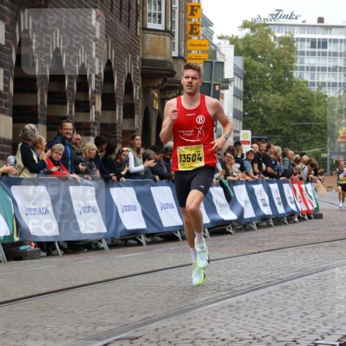 13.09.2026 - 21. swb-Marathon Bremen Strokosch-Dieckow http://msf.ph/oto/10284223 13.09.2026 10:31:42 Ziel 13571, 12457, 13533, 13536, 13573, 13618 meine-sportfotos.de